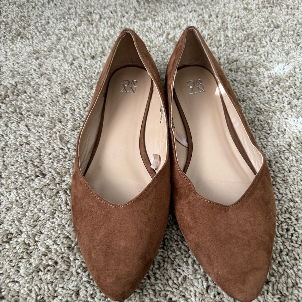 New York & Company stylish flat